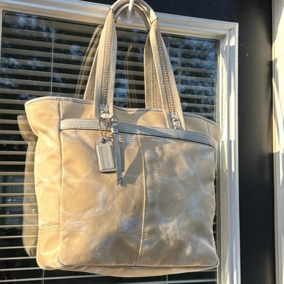 Coach Scribbles Signature C HamptonTote Bag (w/hang tag)(EUC) - Picture 4 of 17